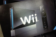 新色Wii(クロ)のパッケージがショップ店頭に並び始める 画像