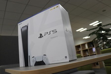 編集部にPS5が到着！まずは外箱をじっくりチェックだ……！ 画像