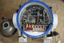 海外ギークの夢のマシン！ゲーム機を大量に搭載したR2-D2型プロジェクター 画像