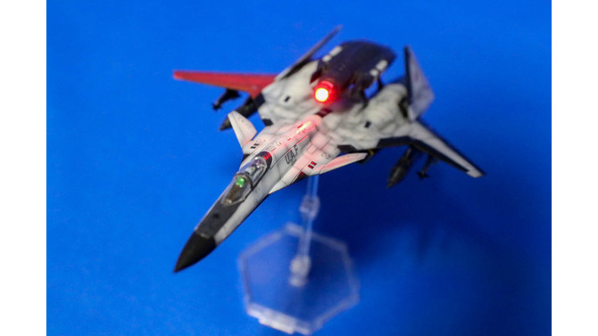 『エースコンバット』プラモデル1/144「ADFX-01」レビュー！LEDでレーザー照射表現が映える