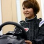 『GRID Autosport』で元レースクイーンと対戦！ 「桃んが」が編集部にやってきた