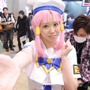 【レポート】「コミケ89」企業ブースのコスプレイヤー写真を一挙130枚！胸元の空いたコスプレイヤーも