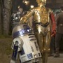 R2-D2とC-３PO／『スター・ウォーズ／フォースの覚醒』- (C) 2015Lucasfilm-Ltd.-&-TM