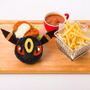 「ブラッキーのフライドチキンバーガー」1,598円（C） 2019 Pokemon.（C）1995-2019 Nintendo/Creatures Inc./GAME FREAK inc.