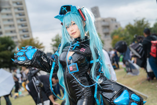 【コスプレ】黒エナメルの“猫ナース”初音ミクがなんとも蠱惑的！ころころ変わる表情もチャーミングな美女レイヤー・かのこ【写真9枚】 画像