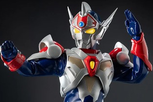 「電光超人グリッドマン 魔王の逆襲」より「フィグゼロ　グリッドマンシグマ」登場！武器からポーズまで、動かせて発光する可動フィギュアがたまらない 画像