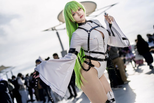 【コスプレ】「コードギアス 反逆のルルーシュ」C.C.の太ももが魅惑的…！【写真6枚】 画像