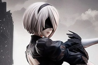 スラリとした美脚まで、1/4スケールで再現！「NieR:Automata」2Bフィギュアの圧倒的存在感 画像