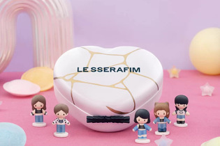 「LE SSERAFIM」が初のプライズドールに！爽やかなデニム衣装、5人がステージに立つような仕掛けもキュート 画像