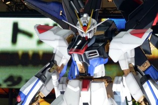 【TGS 2014】バンダイナムコのブースは豪華絢爛！ガンダムもゴジラも神龍もコスプレイヤーも！ 画像