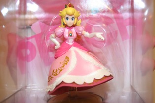 製造エラーの「amiibo」、サムスに続き足の無いピーチ姫がebay出品中 画像