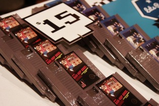 【PAX Prime 2015】ゲーマーはこれで呑め！ファミコンパッケージを模したウィスキーボトルがヤバイ 画像