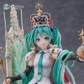 王冠をかぶったゴージャスな「初音ミク」フィギュアが、3月9日11時から予約開始！公式絵も手掛けるiXima先生のイラストを立体化