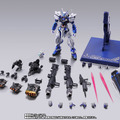 これが“最新”の「METAL BUILD ガンダムアストレイブルーフレーム」！改修を重ねた“フル・ウェポン装備”がCTM会員限定販売