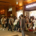 コナミスタイル東京ミッドタウン店オープン、開店前から多くのファンが駆けつける