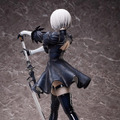 スラリとした美脚まで、1/4スケールで再現！「NieR:Automata」2Bフィギュアの圧倒的存在感