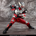 戦わなければ生き残れない！「仮面ライダー龍騎」が圧倒的な可動域でアクションフィギュア化―OPで印象的な複眼も光る