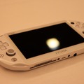 【東京ゲームショウ2013】薄く、そして軽く、ポップに、新型PS Vitaをチェックに