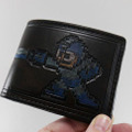 デートの会計時もこれならOK！ 『ロックマン』が高級感あふれる本革財布になって登場