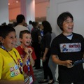 E3 2014で行われた「Nintendo Kids Corner」の様子。会場では、招待された子供たちが宮本茂氏といっしょに最新作を試遊する姿も見られました