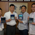（左から）泉尾高校情報授業担当・大見真一先生、中村泰孝校長、スマイルブーム小林貴樹代表取締役、徳留和人取締役