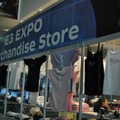 【E3 2009】Tシャツ、バッグ、ボールペン・・・E3グッズ販売中