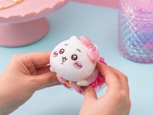 「まじかるちいかわ」が寝そべりポーズで大集合！怪しげなラッコやリボンいっぱいの古本屋までキュートな全8種 画像