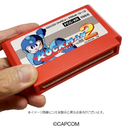 本物ではタブーな端子部分に触れると…！カセット風カードホルダー『ロックマン2』が登場―おまけシールにはエアーマンなど全10種がラインナップ