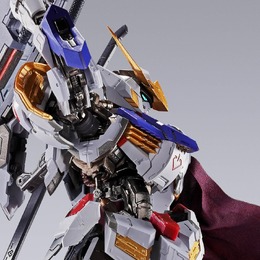 「ガンダム・バルバトス」がMETAL BUILDに参戦!新装備「ブーメランメイス」と「真紅のマント」を羽織った新たな姿で立体化