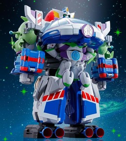 「トイ・ストーリー」バズがエイリアンと合体し超合金ロボに! ウッディ ロボとの“超・超合体”も