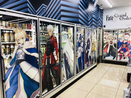 「ローソン秋葉原スクエア店」を『FGO』でデコレーション！ 冷蔵ケースにアルトリアやジャンヌ、エミヤらがズラリ