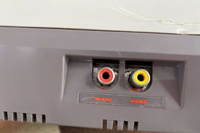 国内ではほとんど情報が無い海外版ファミコン「NES」の不思議な世界 