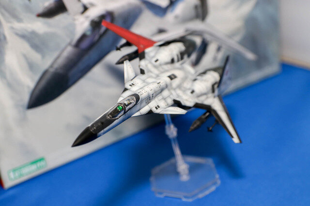 『エースコンバット』プラモデル1/144「ADFX-01」レビュー！LEDでレーザー照射表現が映える