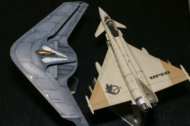 『エースコンバット』コトブキヤ1/144「X-49 ナイトレーベン」プラモデルレビュー！巨大で特異なフォルムを体感出来る魅惑のキットで「挟まっちまった」も試した