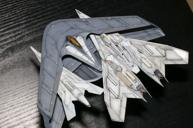 『エースコンバット』コトブキヤ1/144「X-49 ナイトレーベン」プラモデルレビュー！巨大で特異なフォルムを体感出来る魅惑のキットで「挟まっちまった」も試した