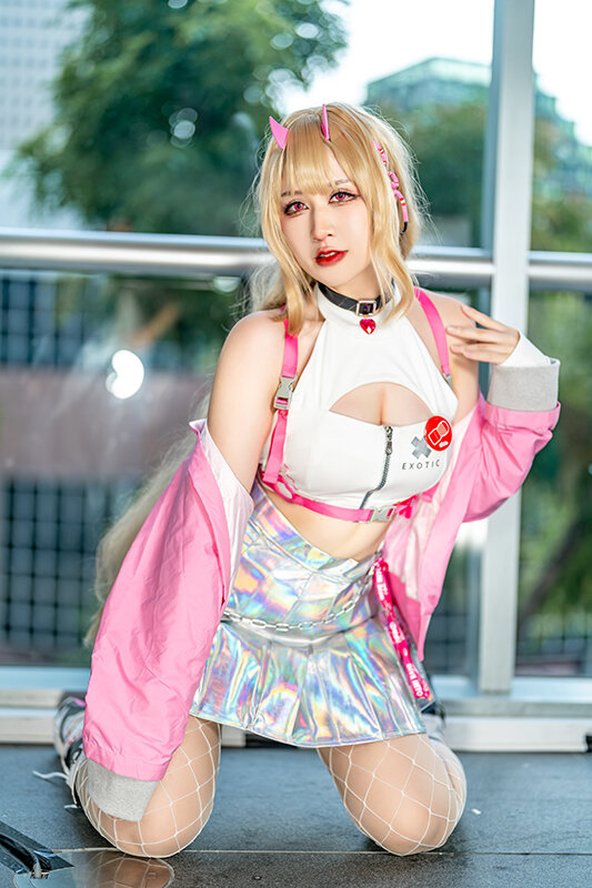 バイパー『勝利の女神:NIKKE』／Sunny（Instagram：sunny_cosplayerr）