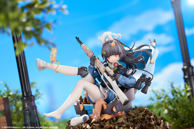 ゴミ箱からスラリと伸びる白タイツ…『ブルアカ』ミユがEXスキルを再現したかわいいフィギュアに！付属の顔パーツは「ぐるぐる目」