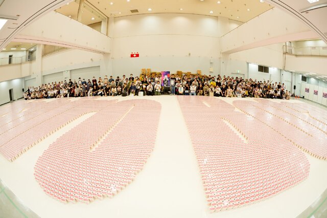 ホロライブ・獅白ぼたんがファンと共にギネス世界記録に挑戦―YAGOOも駆けつけ「パッケージ入り食品で作った最大の文章」記録を大きく塗り替える【イベントレポート】