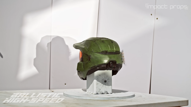 『Halo』マスターチーフ自らヘルメット性能試験！？自作再現銃器で防弾仕様の自作ヘルメットの性能調べる、ファンの熱量ありすぎ映像