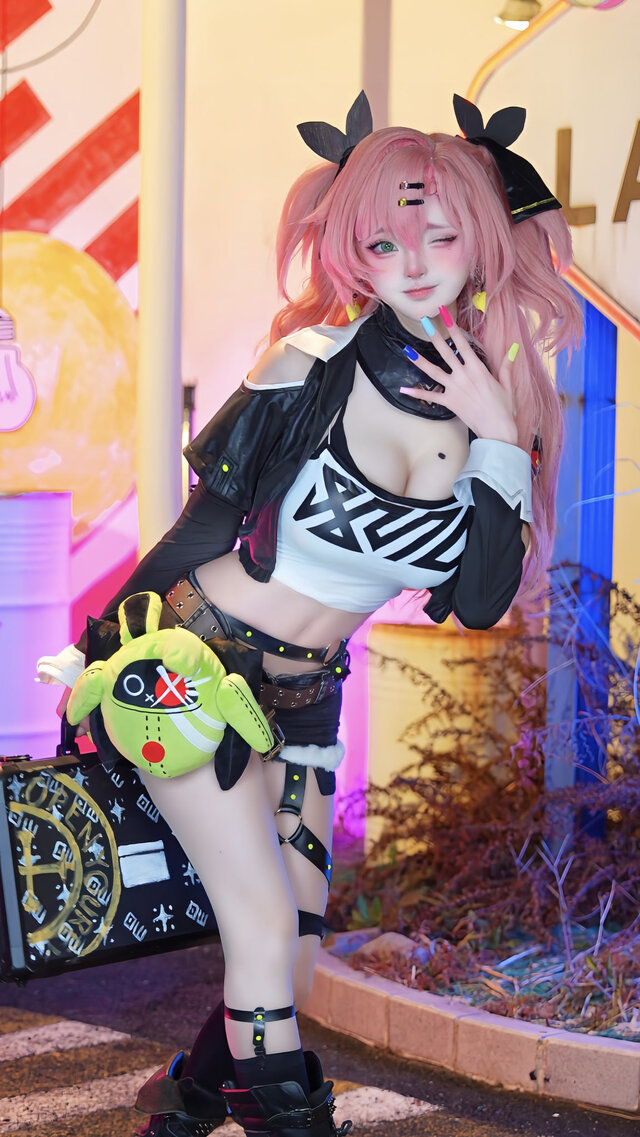 ニコ・デマラ『ゼンレスゾーンゼロ』／小柔SeeU（X：@seeu_cosplay）