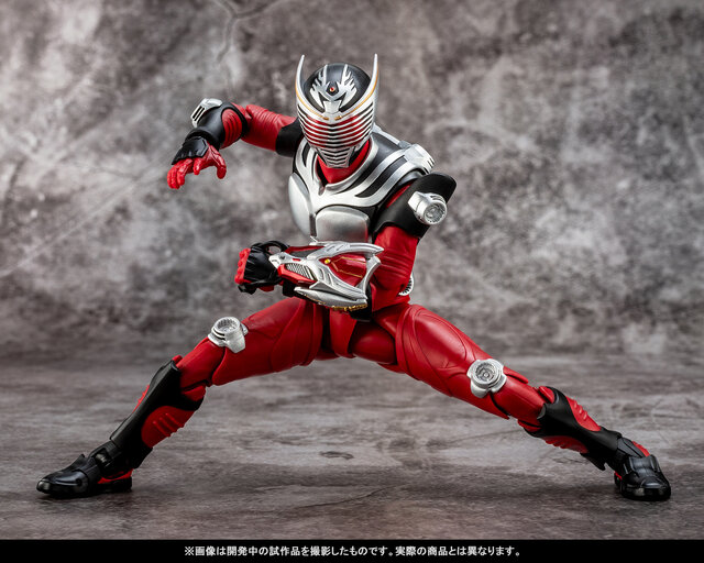 戦わなければ生き残れない！「仮面ライダー龍騎」が圧倒的な可動域でアクションフィギュア化―OPで印象的な複眼も光る