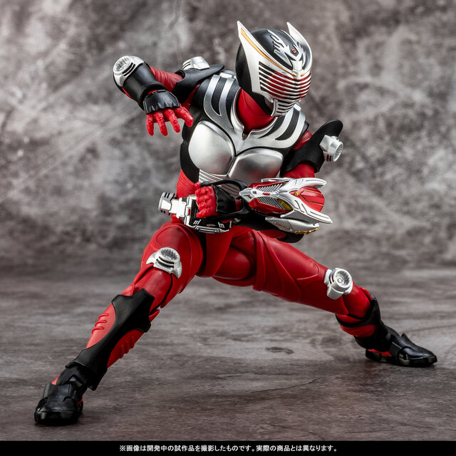 戦わなければ生き残れない！「仮面ライダー龍騎」が圧倒的な可動域でアクションフィギュア化―OPで印象的な複眼も光る