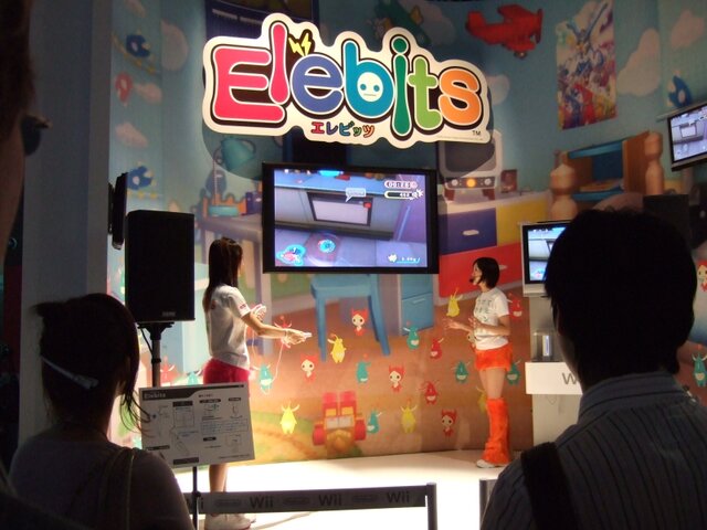 コナミブースでElebitsが実演中