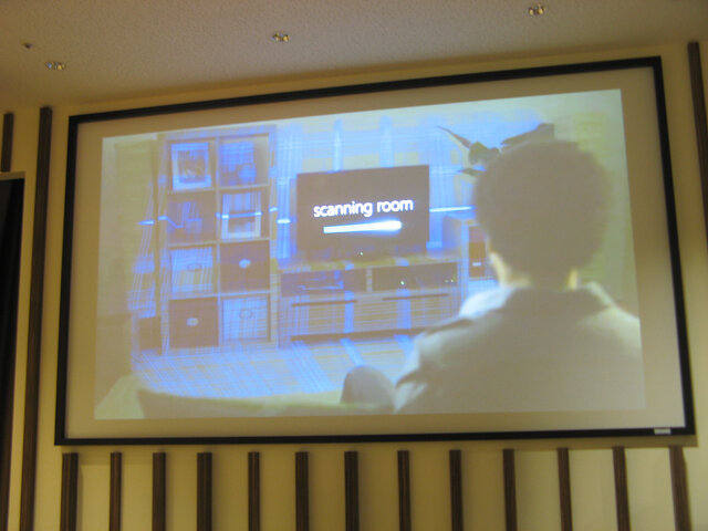 CES 2013で発表された「IllumiRoom」。起動時に部屋の様子をKinectがスキャンします