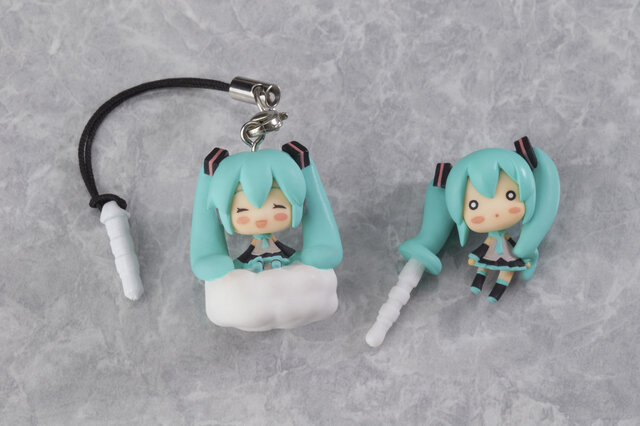 「初音ミク」のイヤホンジャックアクセサリー8月発売 ― 人気イラストレーターのデザインで立体化