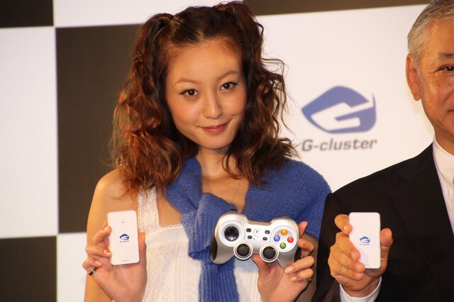 PR大使の西山 茉希さん、つるの 剛士さんが登場！クラウドゲーム機「G-cluster」発売記念イベント