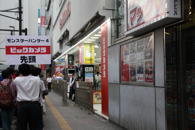 販売開始前の店内の様子