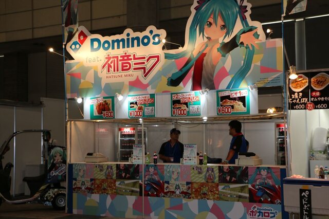 【東京ゲームショウ2013】ピザを食べて初音ミクのシールをもらおう！ドミノ・ピザ、東京ゲームショウ2013でもミクコラボ