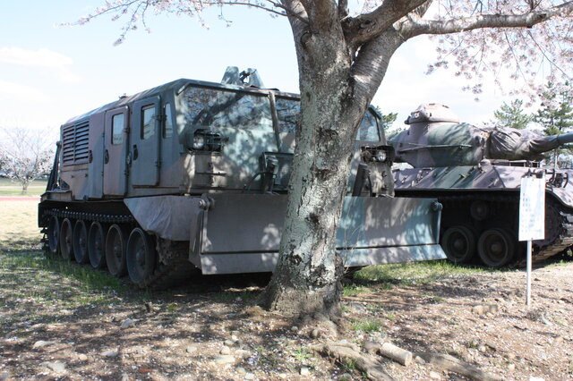 桜に車両に小火器の多数！陸上自衛隊土浦駐屯地をフォトレポート