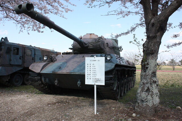 桜に車両に小火器の多数！陸上自衛隊土浦駐屯地をフォトレポート